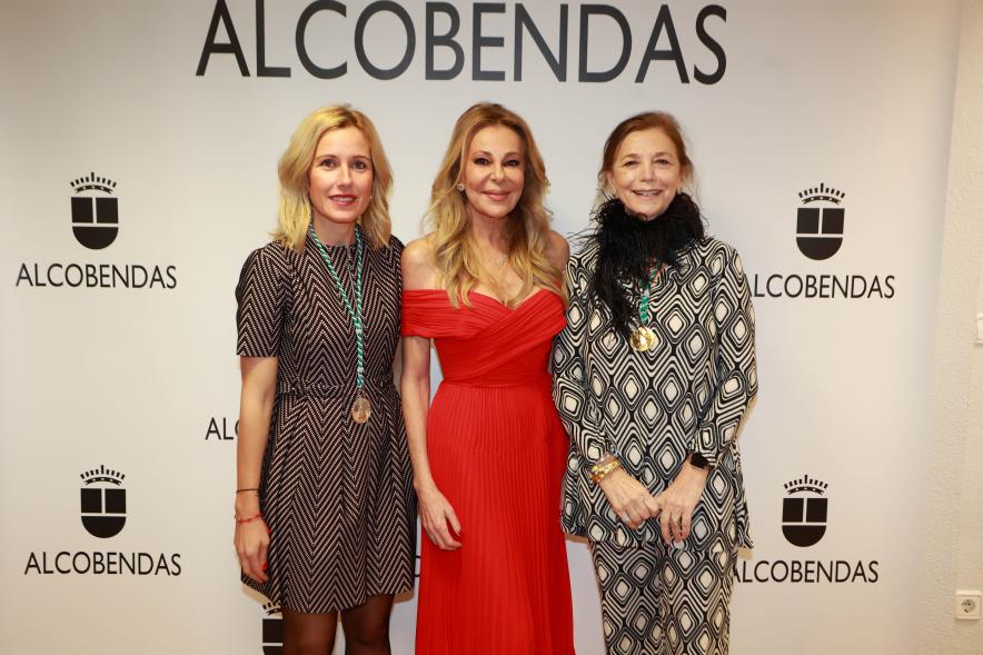 Pregón de las Fiestas de la Virgen de la Paz 2024, Ana Obregón, alcaldesa y presidenta de la Hermandad de la Virgen de la Paz en el photocall