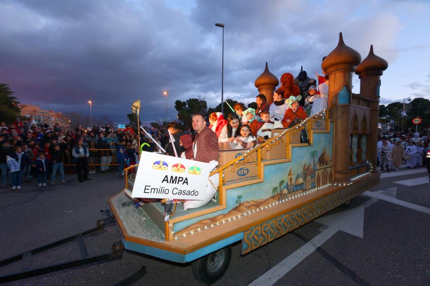 Cabalgata de los Reyes Magos 2024, carroza ampa colegio Emilio Casado