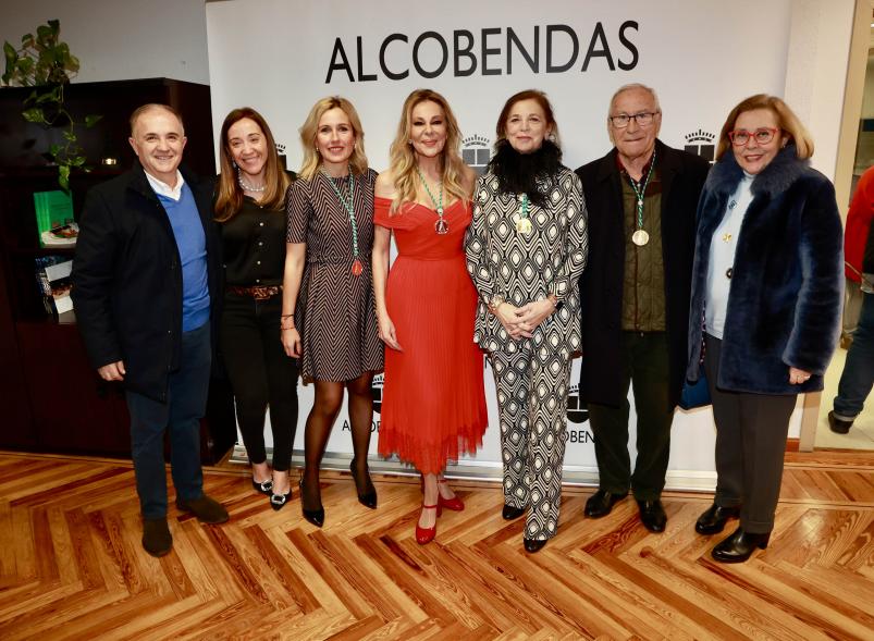 Pregón de las Fiestas de la Virgen de la Paz 2024, Ana Obregón y miembros de la Hermandad de la Virgen de la Paz en el photocall