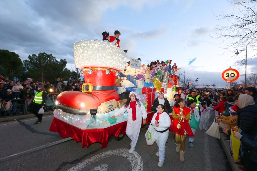 Cabalgata de los Reyes Magos 2024, carroza ampa colegio Miguel Hernández