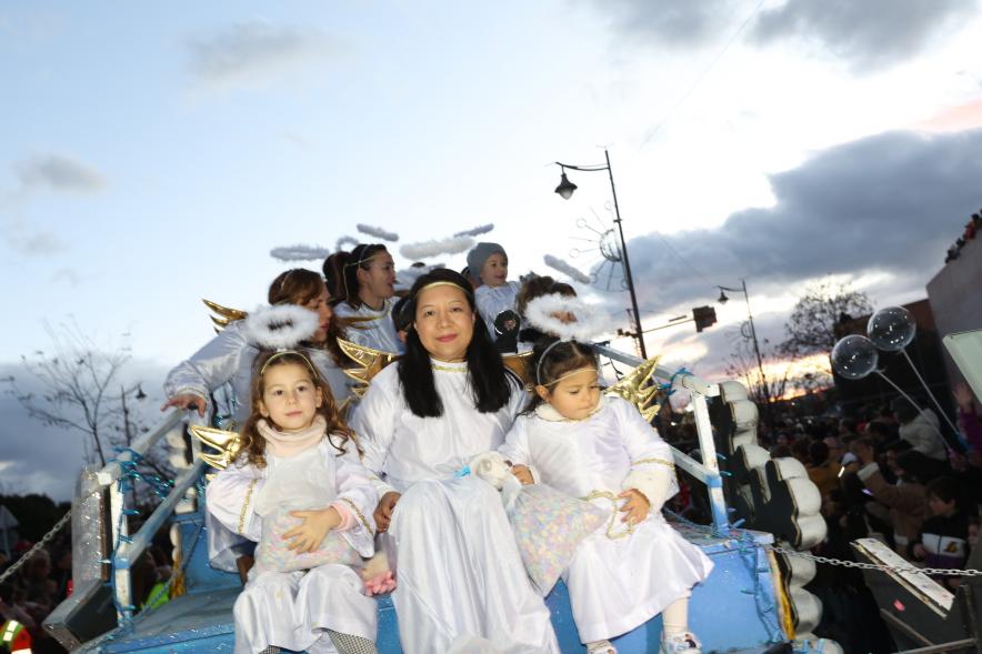 Cabalgata de los Reyes Magos 2024, participantes disfrazados de ángeles