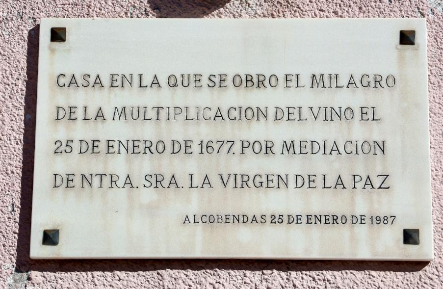 Acto de denominación de la "Plaza del Milagro de la Virgen de la Paz", placa conmemorativa