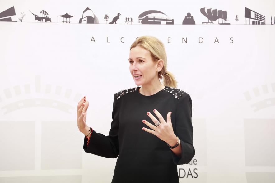 Entrega de reconocimientos del "Programa Mentoring Empresarial 2023", alcaldesa hablando