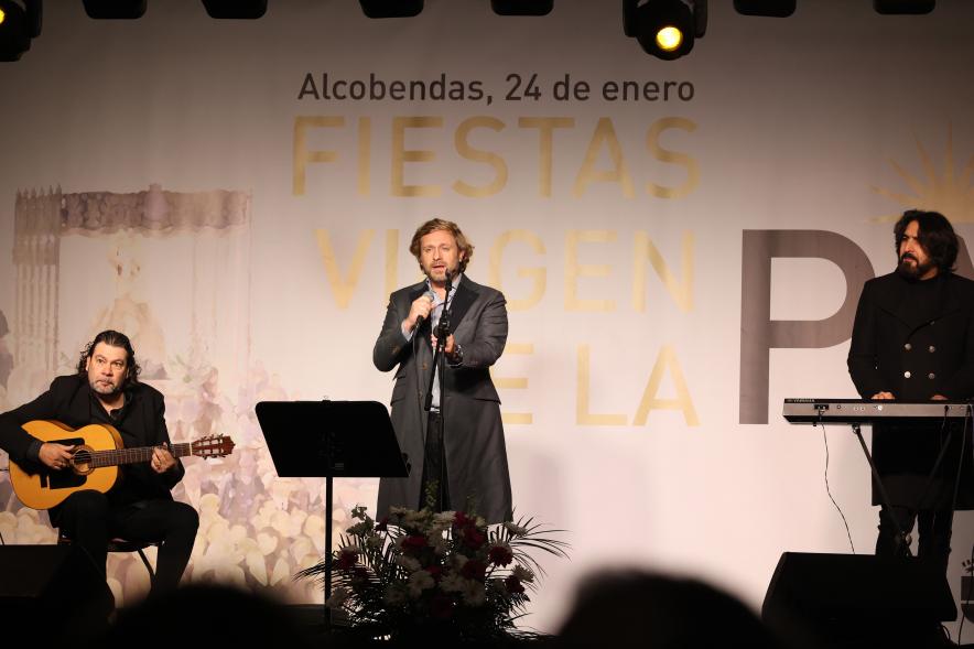Procesión de la Virgen de la Paz 2024, Juan Peña cantando
