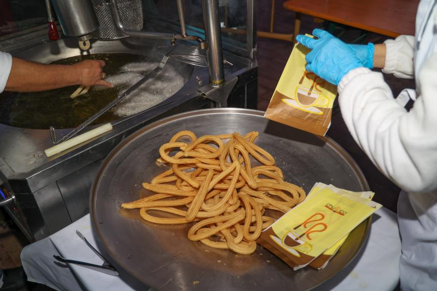 Pregón de las Fiestas de la Virgen de la Paz 2024, reparto de chocolate con churros
