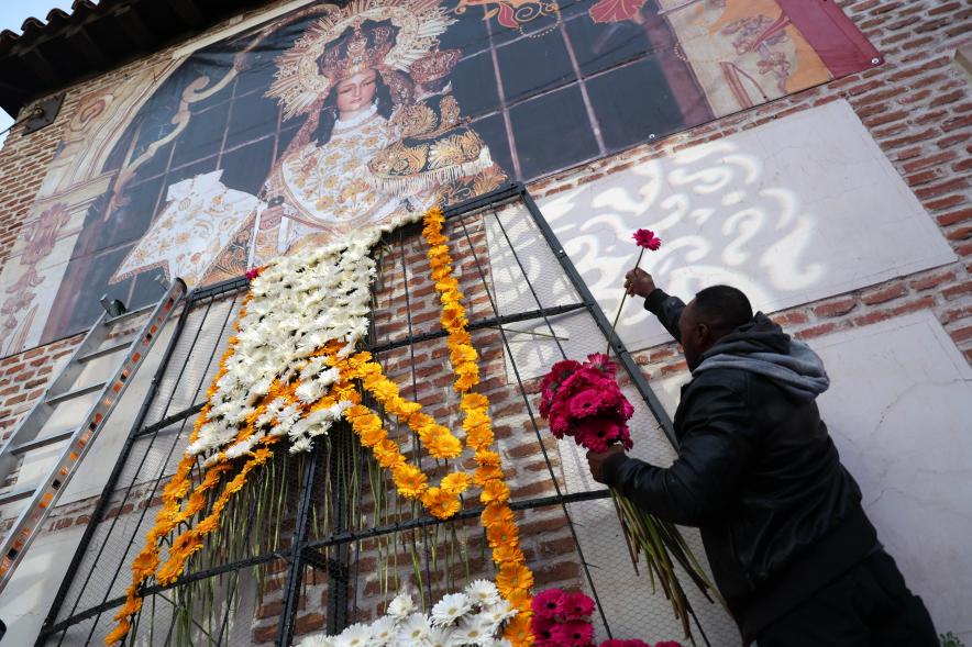 Ofrenda floral 2024, colocación de flores