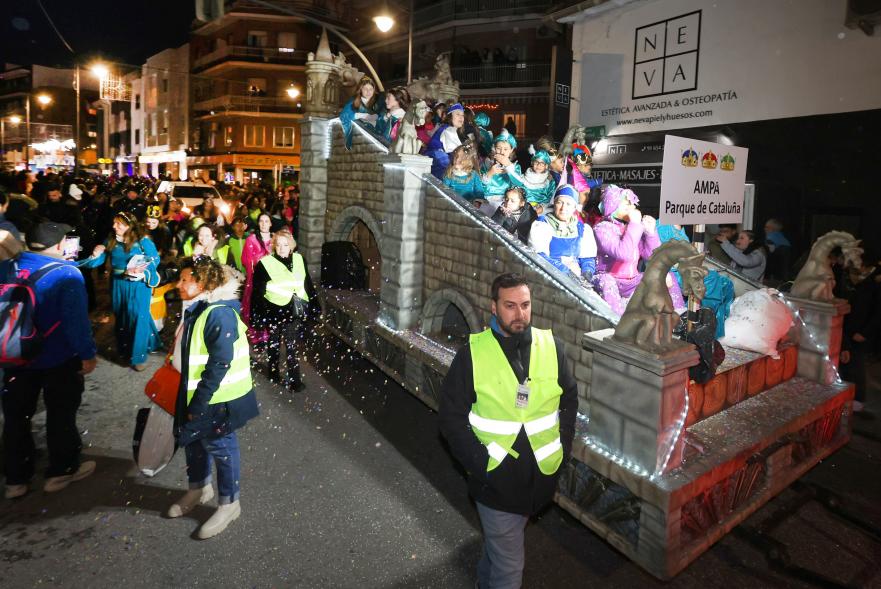 Cabalgata de los Reyes Magos 2024, carroza ampa parque de Cataluña