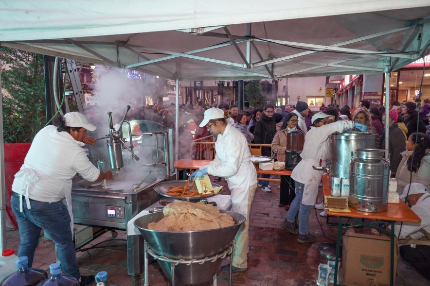 Pregón de las Fiestas de la Virgen de la Paz 2024, reparto de chocolate con churros