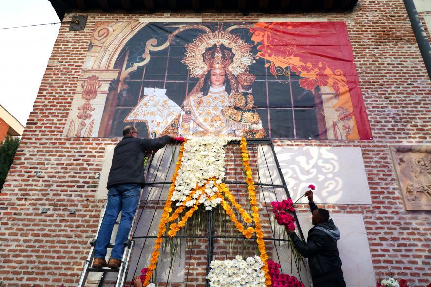 Ofrenda floral 2024, colocación de flores