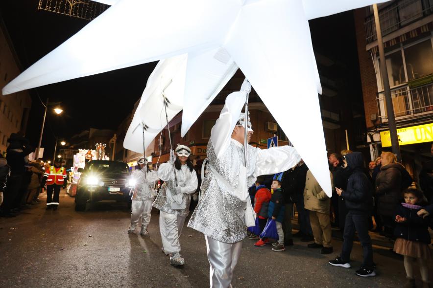 Cabalgata de los Reyes Magos 2024, participantes disfrazados de estrella 