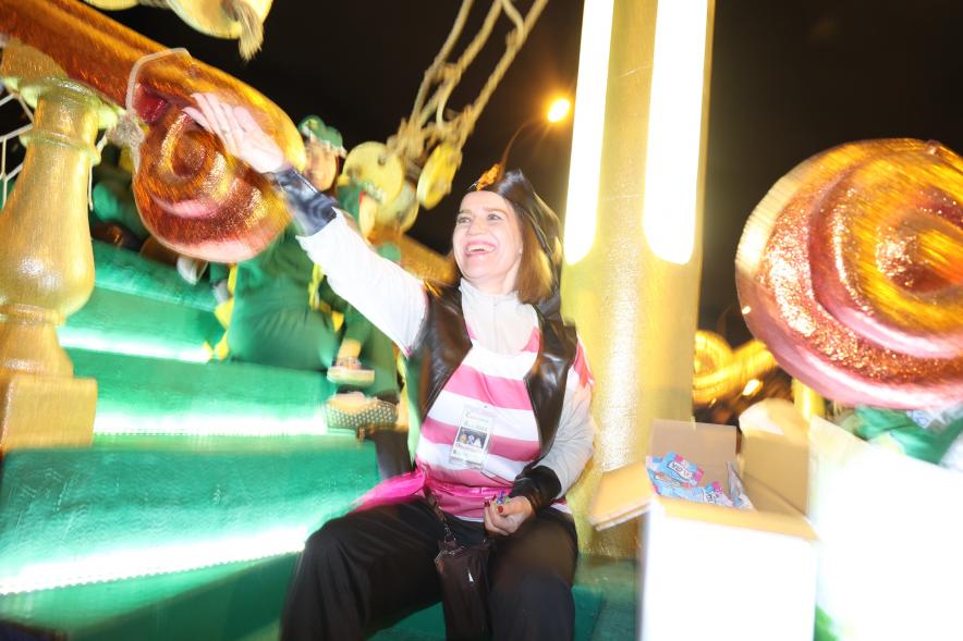 Cabalgata de los Reyes Magos 2024, participante disfrazada de pirata