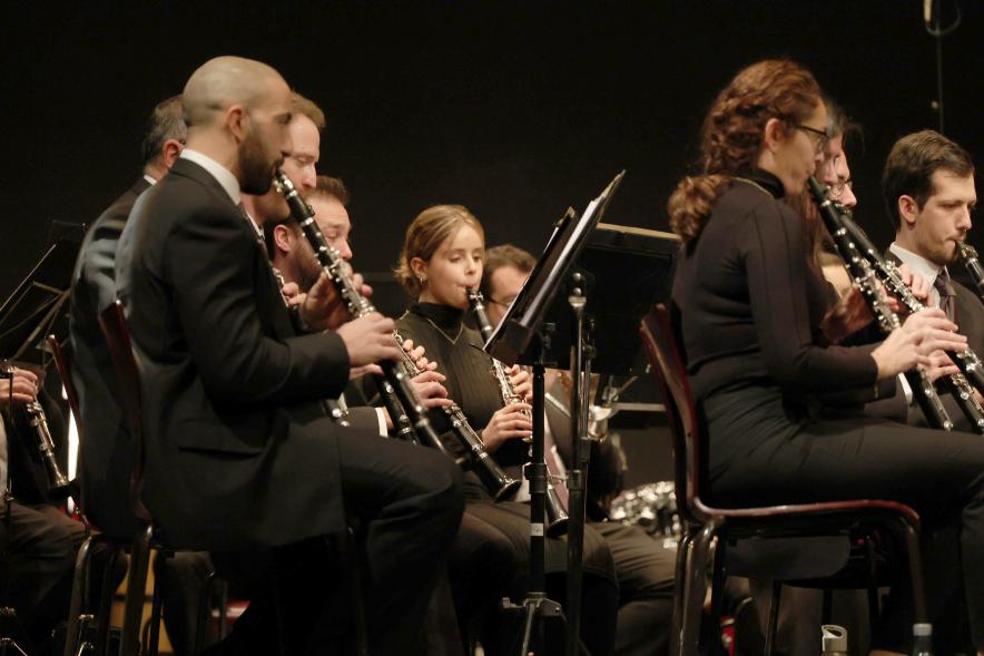 Concierto de Navidad 2023, músicos tocando el clarinete