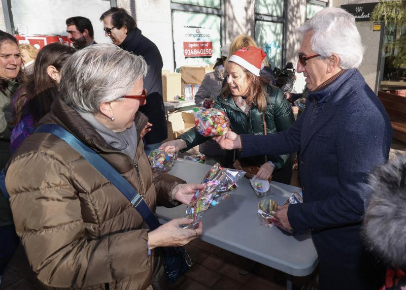 Celebración de las 'Preúvas' 2023, asistentes cogiendo las uvas