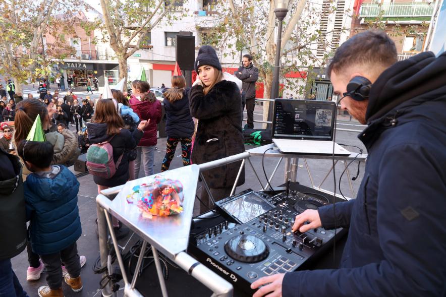 Celebración de las 'Preúvas' 2023, dj amenizando el evento