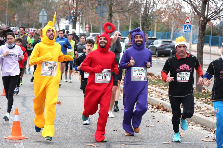 San Silvestre 2023, corredores disfrazados de teletubbies corriendo