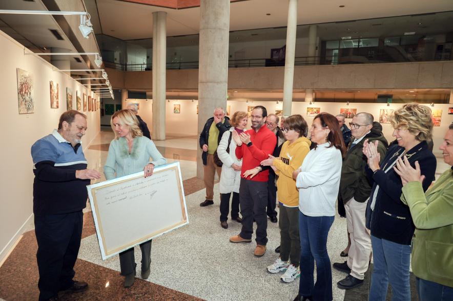 Inauguración de la exposición de Luis Martín Cano, asistentes a la exposición