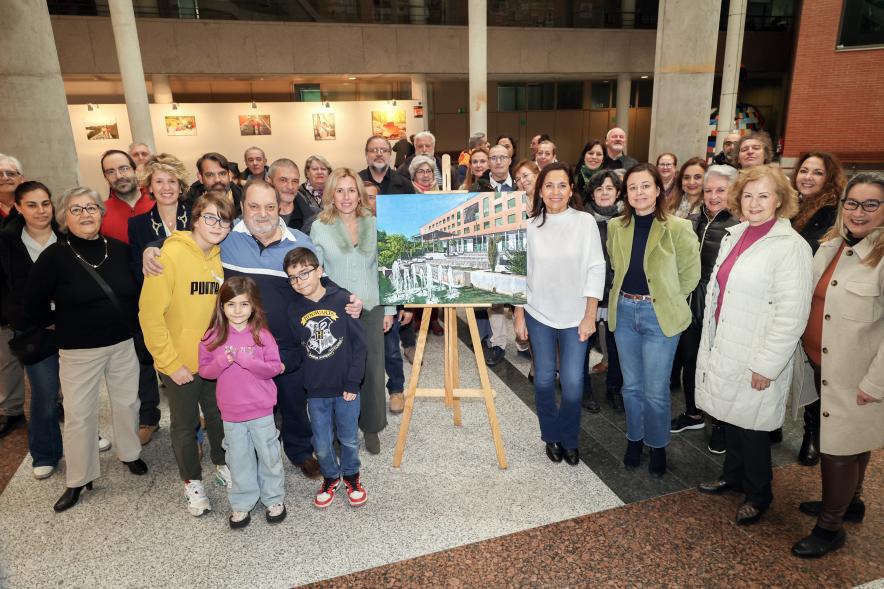 Inauguración de la exposición de Luis Martín Cano, foto grupal de los asistentes a la exposición