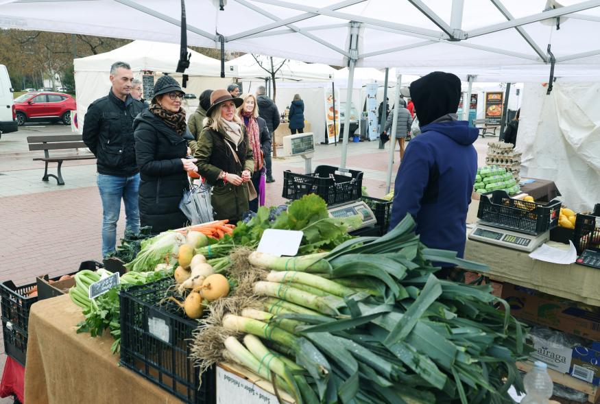 Mercado de Productores 2024, puesto de verduras