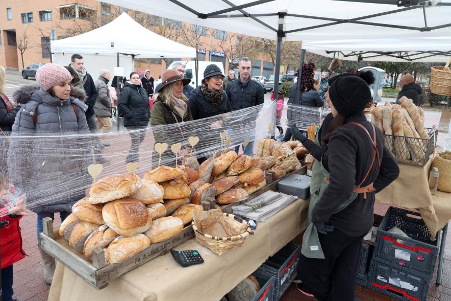 Mercado de Productores 2024, puesto de panadería