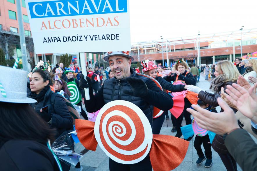 Gran Desfile de Carnaval 2024, asistentes disfrazados de caramelos