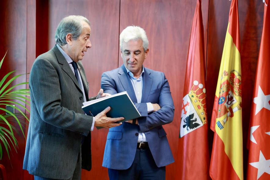 Reunión con la Asociación de Ciudades Europeas del Deporte (ACES Europa), reunión en la sala de equipo de gobierno, concejal de deportes