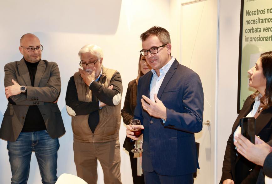 Inauguración de la nueva oficina de Solvia, trabajadores de la inmobiliaria