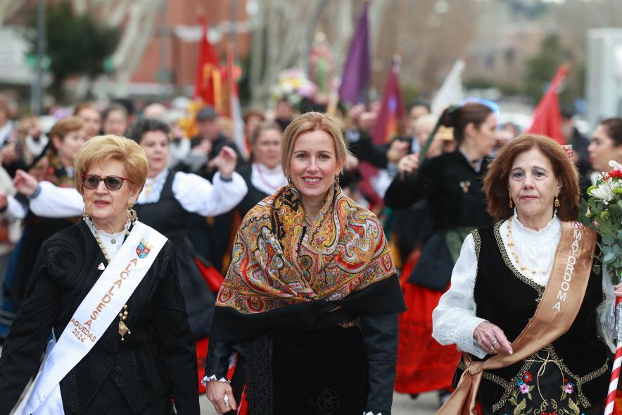 Fiesta de las Águedas 2024, alcaldesa vestida con el traje típico