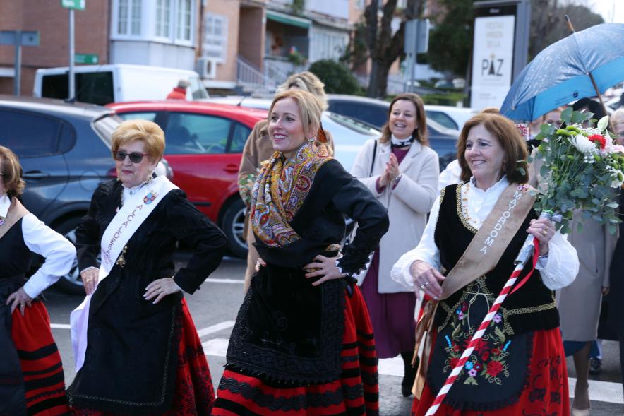 Fiesta de las Águedas 2024, alcaldesa y mujeres de la casa de Castilla y León