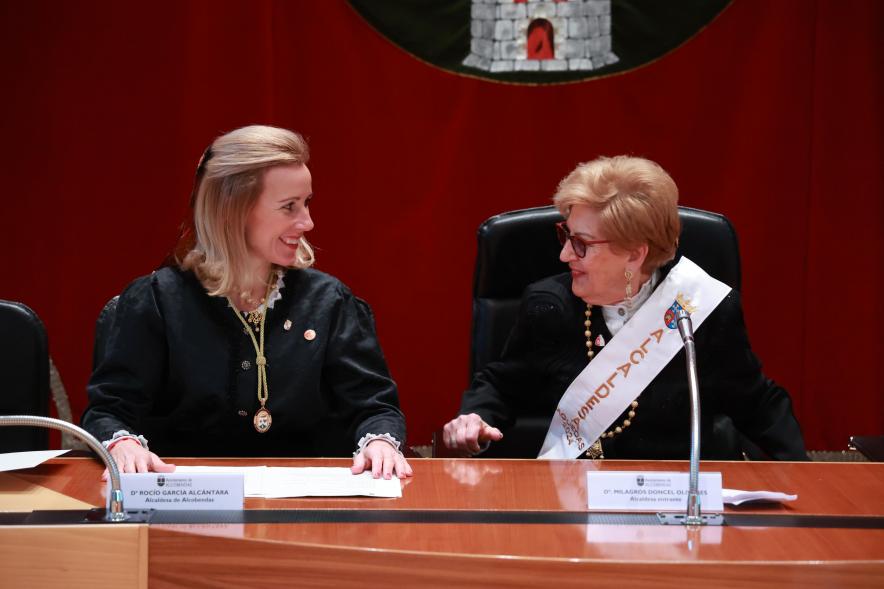 Fiesta de las Águedas 2024, mujeres de la Casa de Castilla y León en el pleno