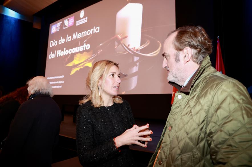 Día de la Memoria del Holocausto 2024, alcaldesa saludando a los asistentes