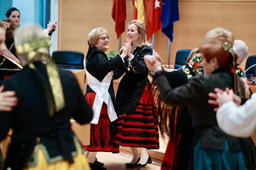 Fiesta de las Águedas 2024, alcaldesa bailando bailes regionales