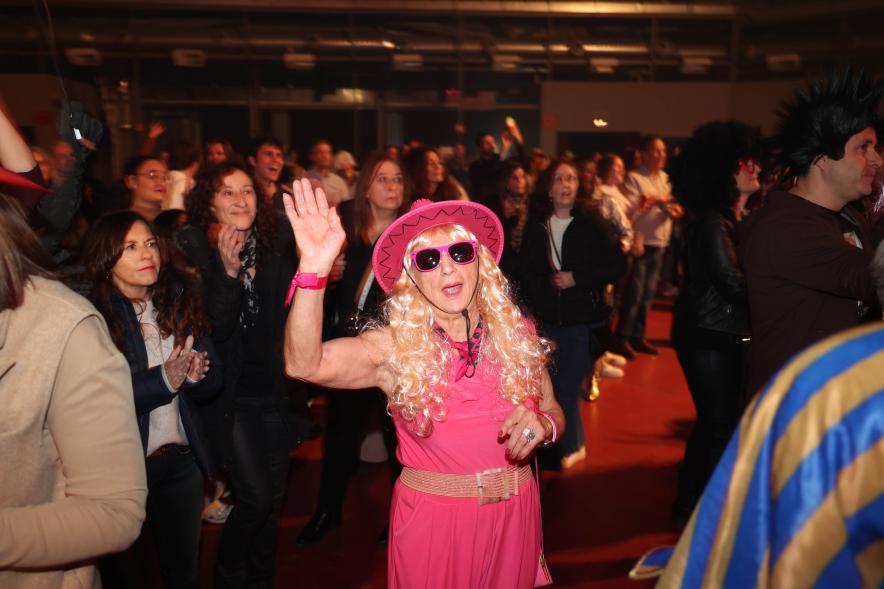 Gran Fiesta de Carnaval 2024, asistente disfrazada de Barbie