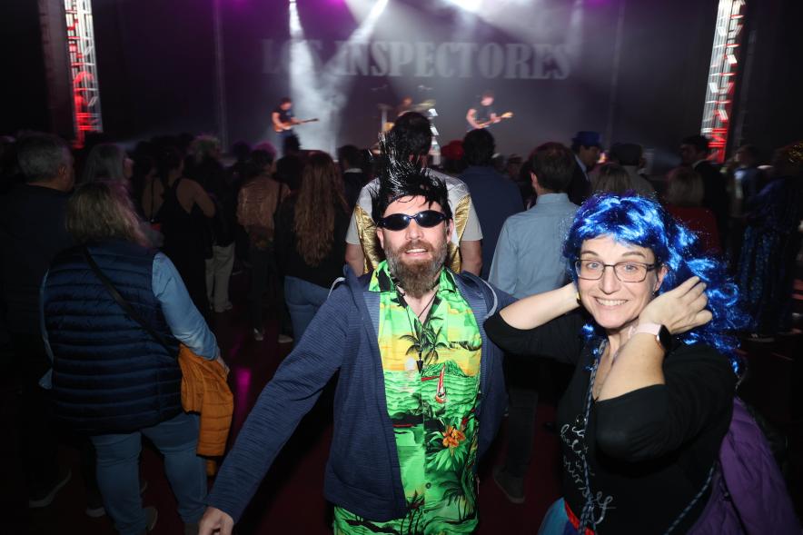 Gran Fiesta de Carnaval 2024, asistentes disfrazados de estrellas del rock