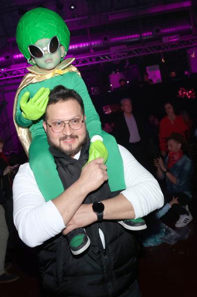 Gran Fiesta de Carnaval 2024, asistente disfrazado de alien