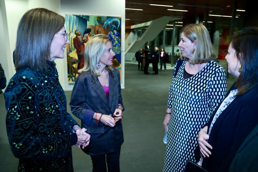 Inauguración de la exposición 'Una mirada contemporánea sobre el Museo del Prado', alcaldesa y miembros de la Fundación Amigos del Museo del Prado