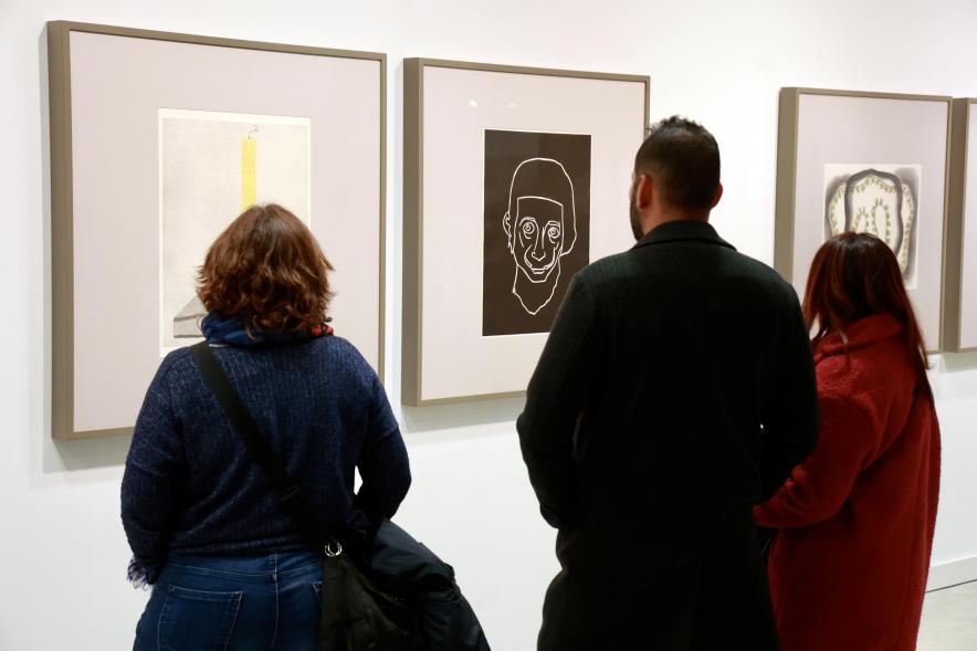 Inauguración de la exposición 'Una mirada contemporánea sobre el Museo del Prado', asistentes viendo la exposición