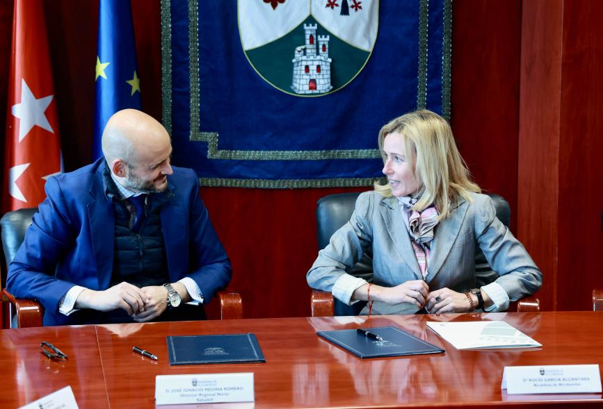 Firma de convenio entre el Ayuntamiento, Fundal y Banco Sabadell 2024, partes firmantes del convenio reunidas en la sala de equipo de gobierno