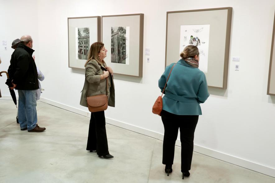 Inauguración de la exposición 'Una mirada contemporánea sobre el Museo del Prado', asistentes viendo la exposición