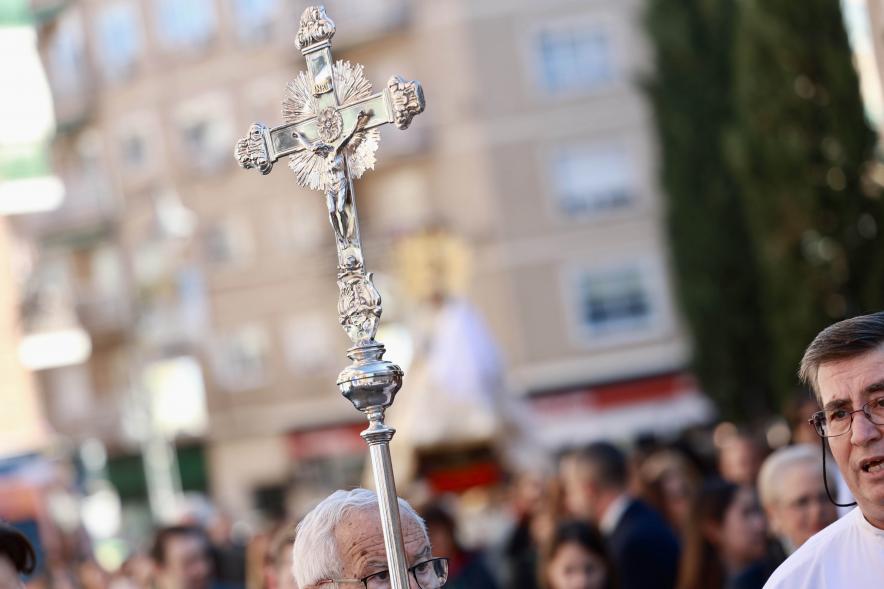Procesión y Misa de las Candelas 2024, cruz plateada