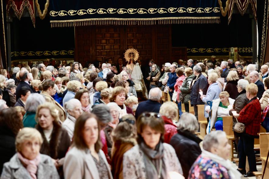 Procesión y Misa de las Candelas 2024 , asistentes en la iglesia