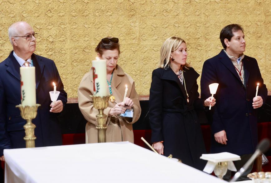 Procesión y Misa de las Candelas 2024, autoridades portando velas encendidas