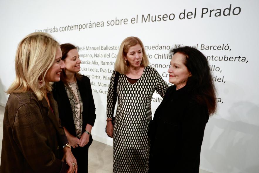 Inauguración de la exposición 'Una mirada contemporánea sobre el Museo del Prado', miembros de la Fundación Amigos del Museo del Prado con la alcaldesa