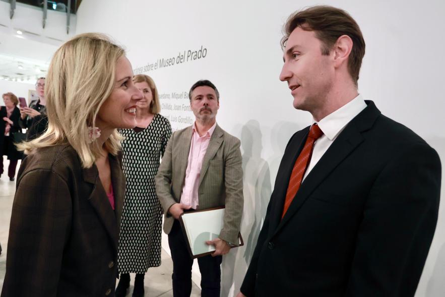 Inauguración de la exposición 'Una mirada contemporánea sobre el Museo del Prado', miembros de la Fundación Amigos del Museo del Prado con la alcaldesa