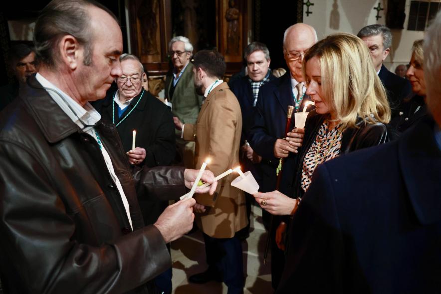 Procesión y Misa de las Candelas 2024, autoridades portando velas encendidas