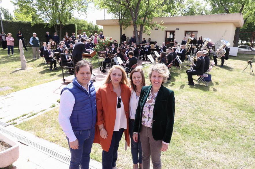 Fiesta 2 de Mayo 2024, concierto Banda Municipal y concejales asistentes