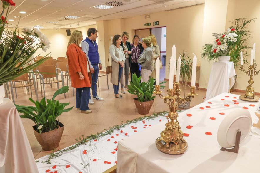 Fiesta 2 de Mayo 2024, visita de concejales a la Cruz de Mayo