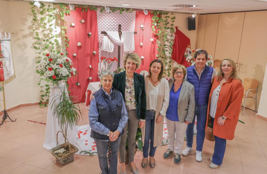 Fiesta 2 de Mayo 2024, visita de concejales a la Cruz de Mayo