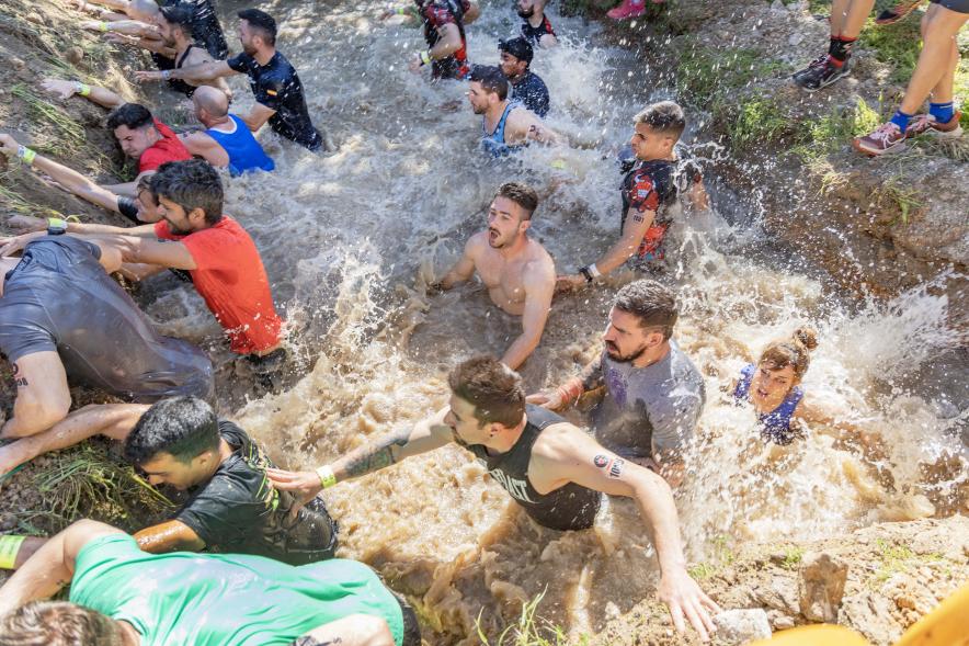 Farinato Race, participantes prueba con agua