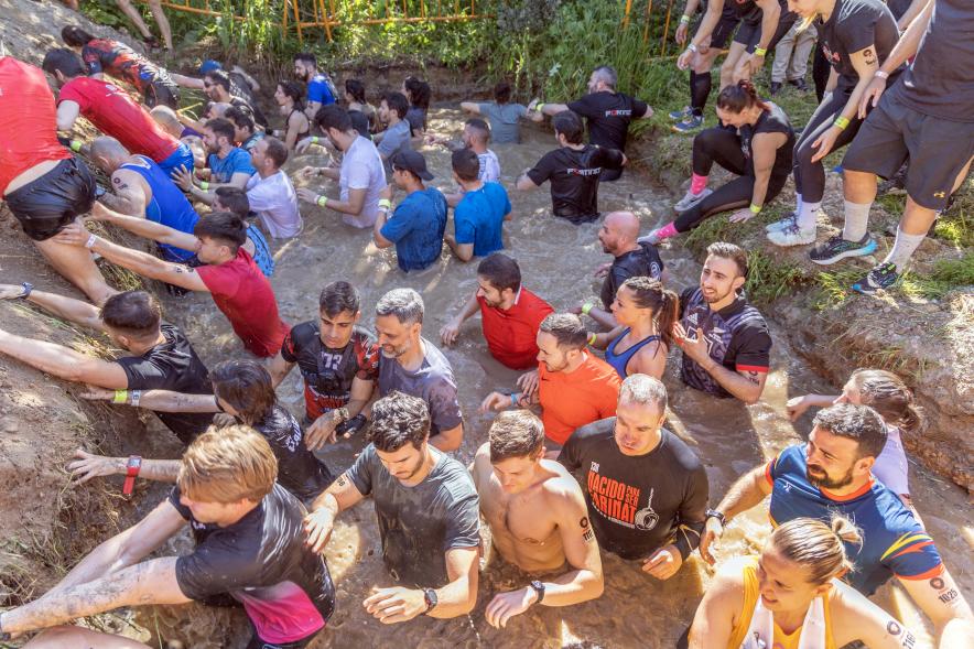 Farinato Race, participantes prueba con agua