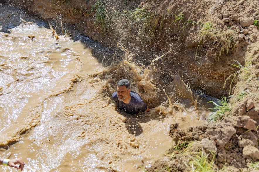 Farinato Race, participantes prueba con agua 